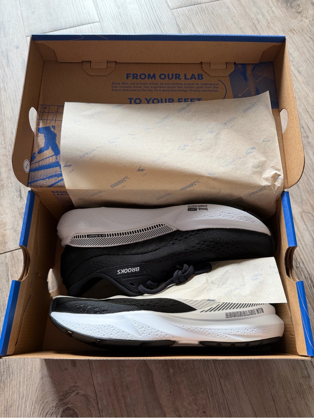 BRAND NEW!!! NWT Brooks Black and White Women’s Athletic Running Shoes